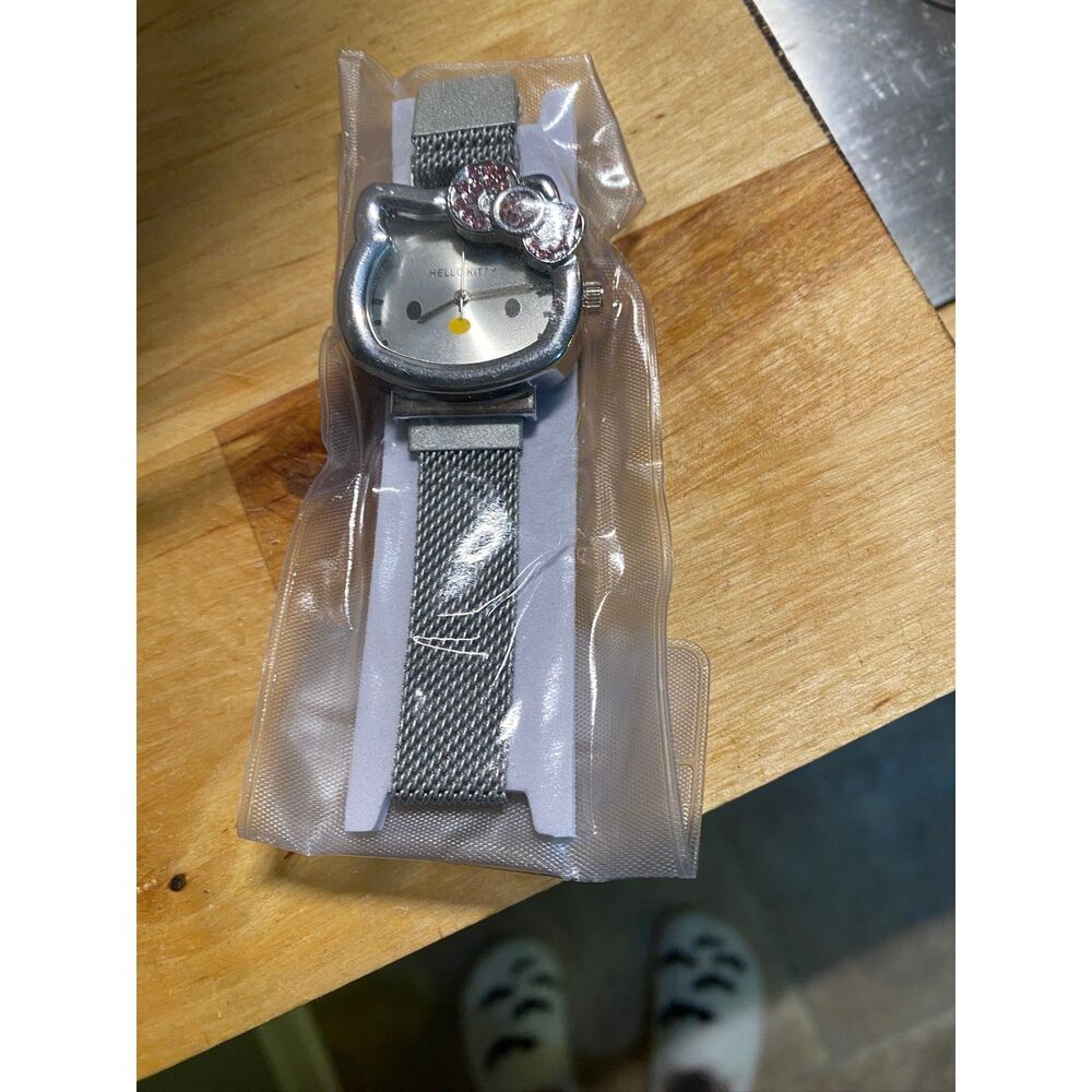 Hello Kitty Style Watch Silver Mesh Magnetic Band Rhinestone Bow New Running